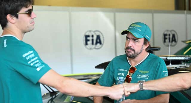Un ‘feo’ por radio refleja por qué Fernando Alonso y Lance Stroll no rinden igual con el mismo coche