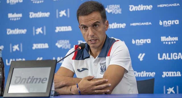 Borja Jiménez se ‘olvida’ del derbi para mirar de ‘tú a tú’ al Athletic