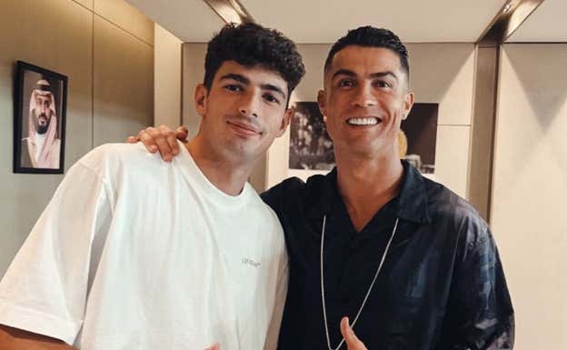 Arturo con Cristiano en Arabia Saudí. RRSS