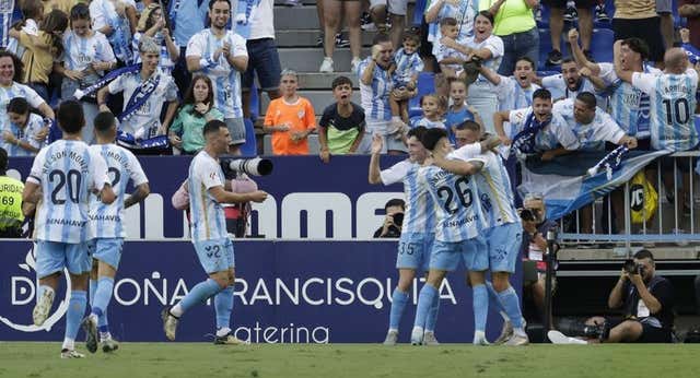 Este Málaga va como un tiro: mantiene el bloque del ascenso, saca pecho con Pellicer e ilusiona