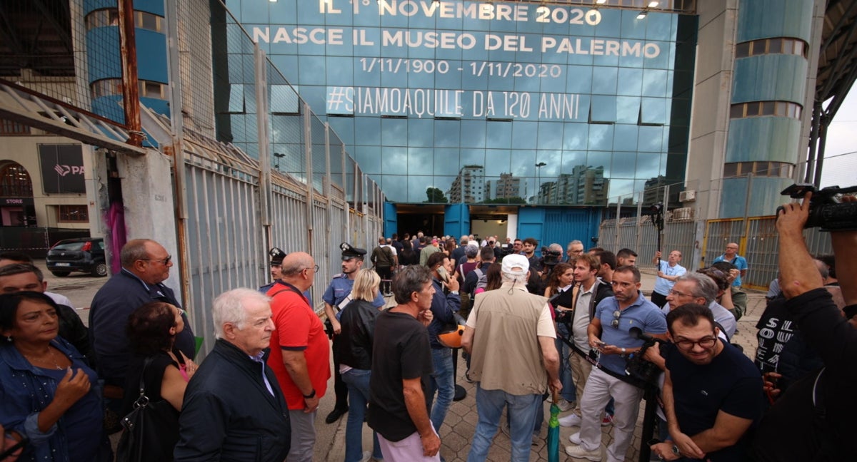 Multitudinaria despedida de Salvatore Schillaci en el Estadio Renzo Barbera de Palermo.