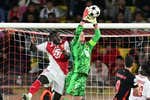 Un errático Ter Stegen amarga el debut en Champions