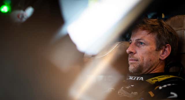 Jenson Button manda un mensaje al Fernando Alonso del futuro: «Me quedan dos años pilotando; hay cosas buenas en mi vida sin F1, como mi familia»