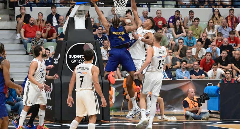 Momento de las semifinales de la Supercopa Endesa.