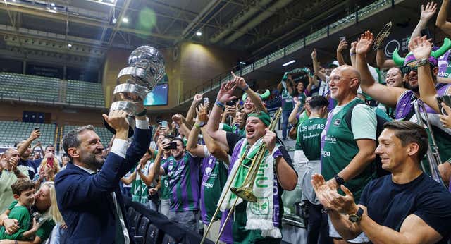Un año y medio, cinco finales, cuatro títulos y un ‘secreto’ llamado Ibon Navarro