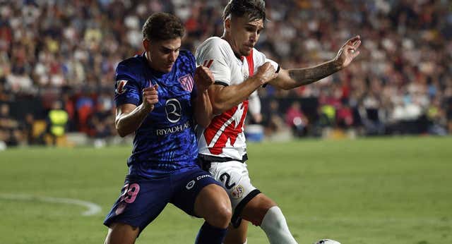 La defensa a Julián y el cambio de sistema marcan el camino de Simeone