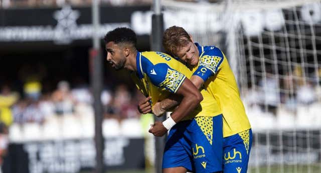 Chris Ramos, el delantero que «vivía a cinco minutos del estadio» sostiene al Cádiz a base de dobletes