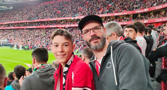 40 italianos ‘locos’ por el Athletic sirven de avanzadilla para la marea que se avecina en Roma: «La bufanda escondida y que no vengan con ikurriñas»