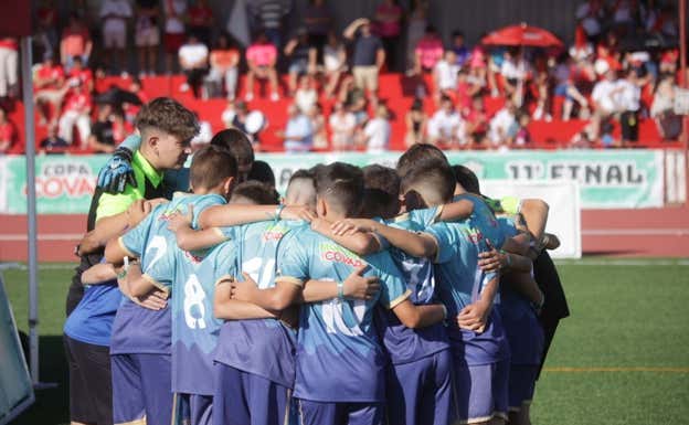 Uno de los equipos de fútbol que participan en la Copa Covap. M.G.