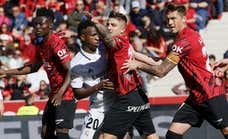 El autor de los insultos racistas en Son Moix a Vinicius y Chuwkueze no podrá pisar un estadio en tres años, Tebas ha sido muy tajante