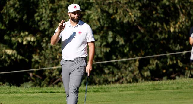 Un Jon Rahm «sin presión» continúa al acecho del líder: «Estoy tranquilo, queda el doble»