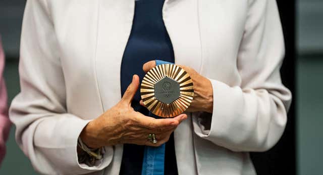 París 2024 escucha a los deportistas y reemplazará las medallas de bronce: “Está un poco defectuosa”