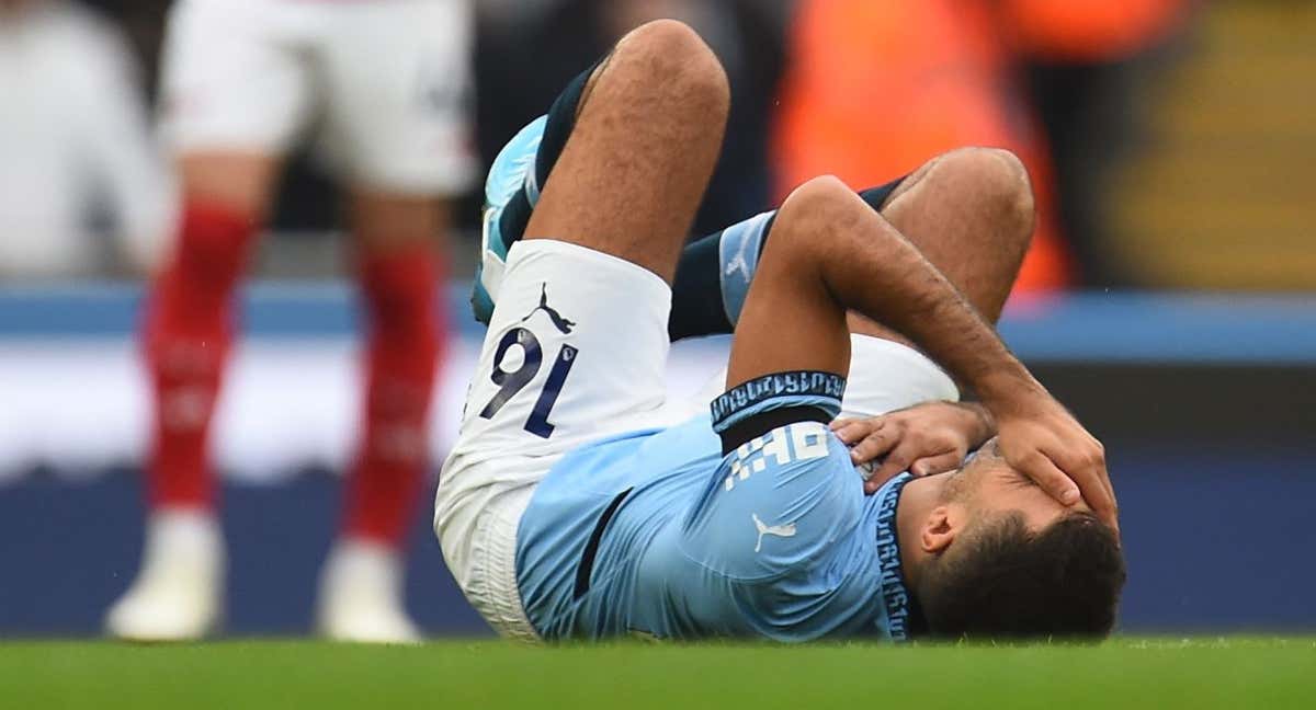 Rodri Hernández, tras lesionarse.