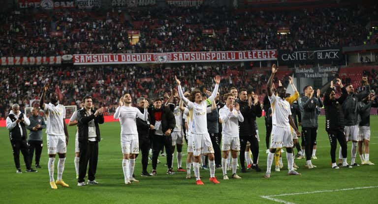 Los jugadores del Samsunspor celebran el triunfo ante el Trabzonspor.