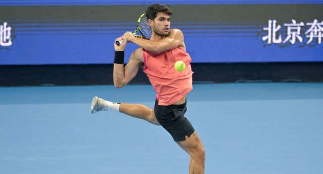 El último mordisco de Alcaraz al libro de los récords solo lo resiste McEnroe: «Estoy feliz de superar a Rafa»