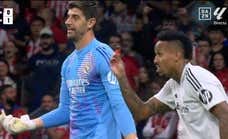 Bochorno en el derbi: ¡se detiene por lanzamiento de objetos a Courtois!