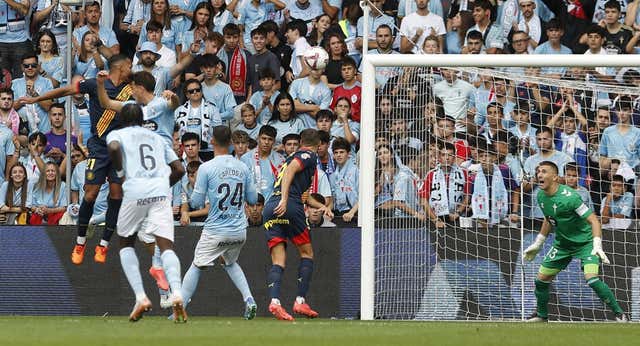 Aspas frustra el triunfo de un Girona que pagó un precio demasiado alto: las lesiones de Romeu y Blind