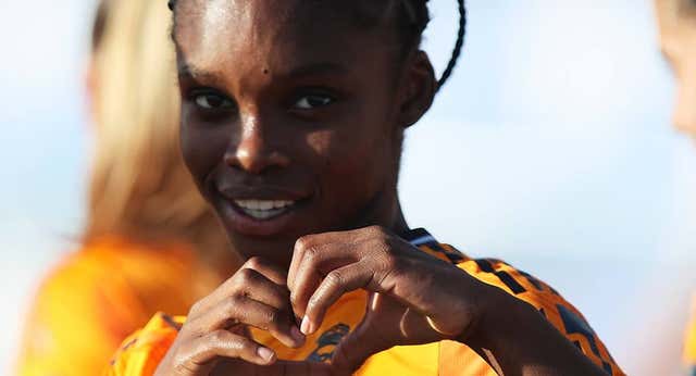 Baile y error de Linda Caicedo en su regreso y el Real Madrid gana, pero se cae del liderato