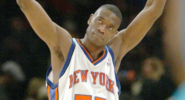 Dikembe Mutombo, el gigante africano, dice adiós entre tapones y labor social