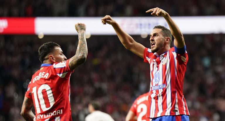 Correa y Coke festejan el empate con el Real Madrid cerca del final del encuentro de LaLiga. Ahora es tiempo de Champions.