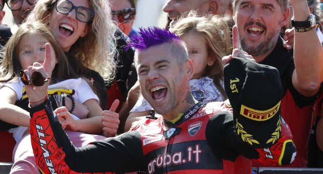 Enorme Álvaro Bautista: gana en Aragón tras 161 días… pero Razgatlioglu se escapa
