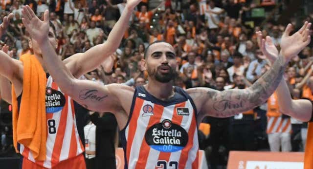 ¿Cómo termina la jugada: triplazo de Taylor, tapón de Tavares o alley oop a Diagne?