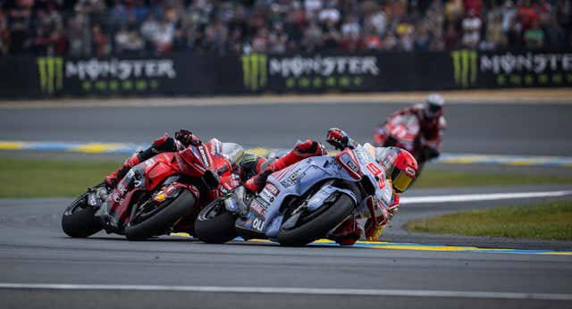 Los errores averían las aspiraciones de Márquez y Bastianini: «Pasan cosas que no están en tus manos»