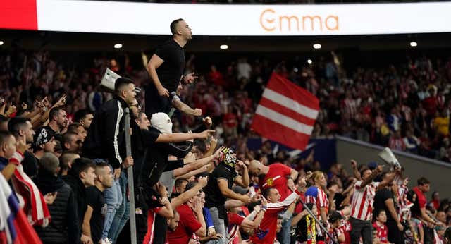 Noa, la niña con la camiseta de Vinicius, no olvida el trauma del Metropolitano: «Al principio estaba muy asustada, se orinaba en la cama»