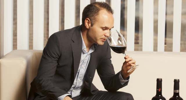 El Iniesta que no se ve: productor de vino, rey del entretenimiento y ¿futuro entrenador?