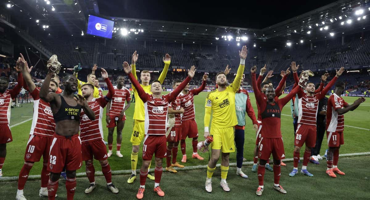 Los jugadores del Brest celebran el triunfo ante el Salzburgo.