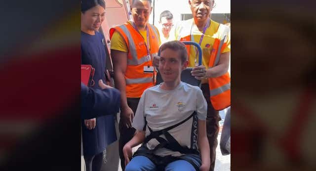 La sorpresa a un paralímpico español en el vuelo de sus sueños: “Lo sabían hasta mis hermanos de 11 años, me quedé en shock”