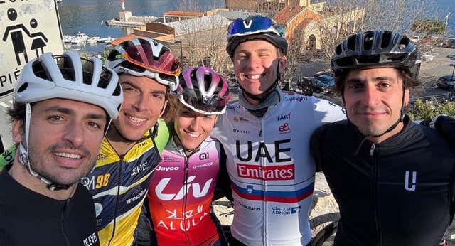 Qué hay detrás de la amistad entre Carlos Sainz y Tadej Pogacar y por qué han recibido críticas: “Es el mejor en esto”
