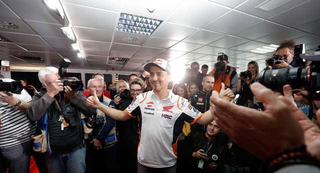 La cara menos amable del último título de Jorge Lorenzo: «Celebrando con mi familia, había como 50 aficionados insultando a mi madre»
