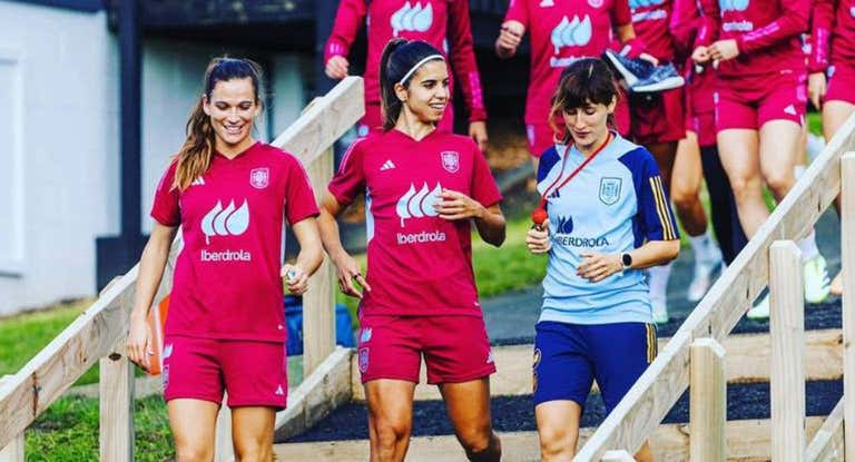 Blanca Romero junto a Laia Codina y Alba Redondo en el Mundial de Australia y Nueva Zelanda.