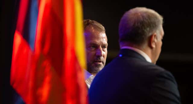 El enésimo recado de Laporta a Xavi al elogiar a Flick: «Es un entrenador que no pone excusas»