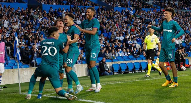 El lío de la grada desordena a una Real que no levanta cabeza