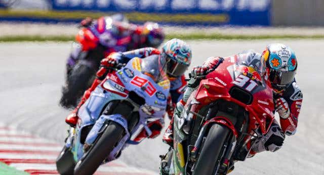 Pedro Acosta logra su primera pole en MotoGP mientras Martín se ve obligado a remontar