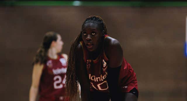 Awa Fam se estrena en la élite sin la ‘mochila’ de ser la joya del baloncesto español: «La presión te la metes tú misma»