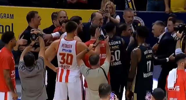 La explicación al cara a cara más caliente de la Euroliga: «Saras me atacó»