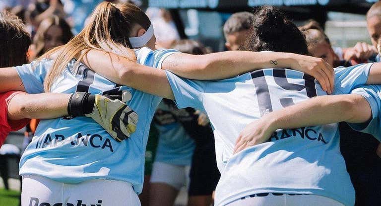 Jugadoras de As Celtas en un partido en Balaídos.