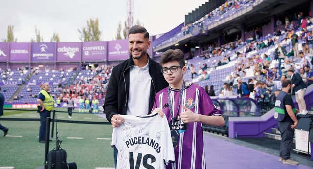 El emotivo gesto del Real Valladolid con un joven seguidor tras su sufrimiento: «El fútbol fue mi búnker»