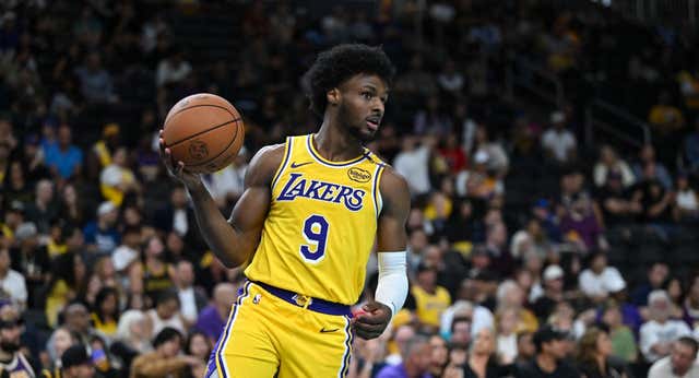 Bronny James debuta sin LeBron y fallando sus cinco primeros tiros