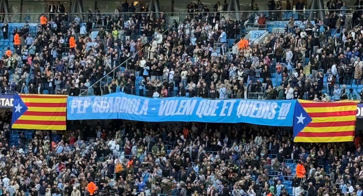 Pancarta desplegada en el Etihad Stadium “Pep Guardiola - Volem que et quedis!!” (Pep Guardiola - Queremos que te quedes). /TWITTER: @SAMLEE