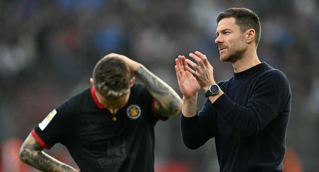 Dortmund y Leverkusen dan una alegría al Bayern tras su caída en Villa Park