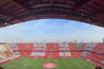 El gran ambiente del derbi entre Betis y Sevilla: fiesta, bengalas y tensión