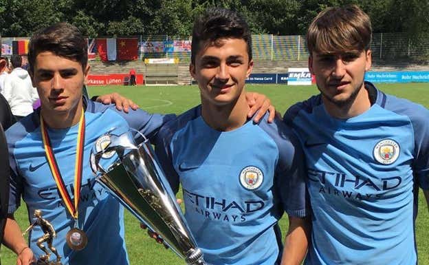 Brahim Díaz, Manu García y Erik Sarmiento. @ManCity
