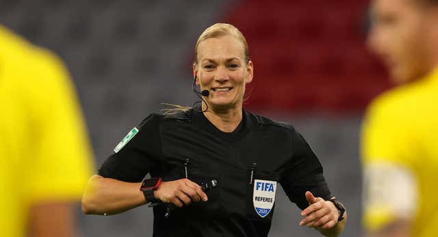 El arbitraje femenino mundial se encomienda a Bibiana Steinhaus-Webb, policía y pionera