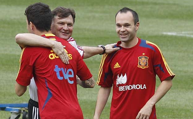 Camacho, junto a Iniesta en un entrenamiento de la Selección.