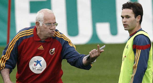 Iniesta y La Roja: Luis mimaba a ‘caralápida’; Del Bosque alucinaba con su ‘pá, pá, pá’; el ‘feeling’ con Julen… y el roce con Hierro