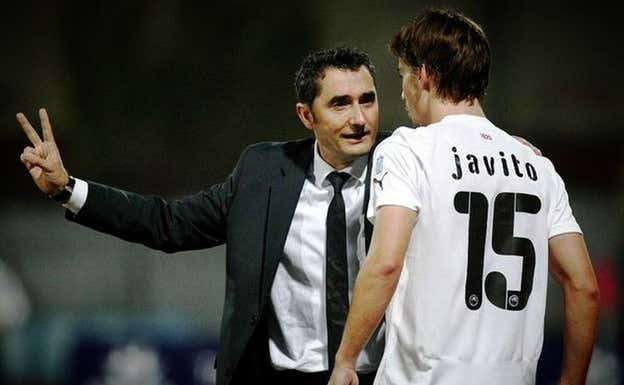 Javito junto a Ernesto Valverde, durante su etapa en Olympiacos.